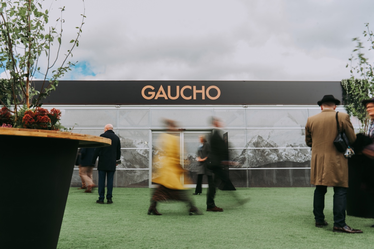 Service at Gaucho Epsom with live race coverage